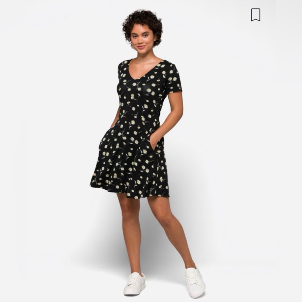 NEW Socialite Black and White V-Neck Short Sleeve Sundress